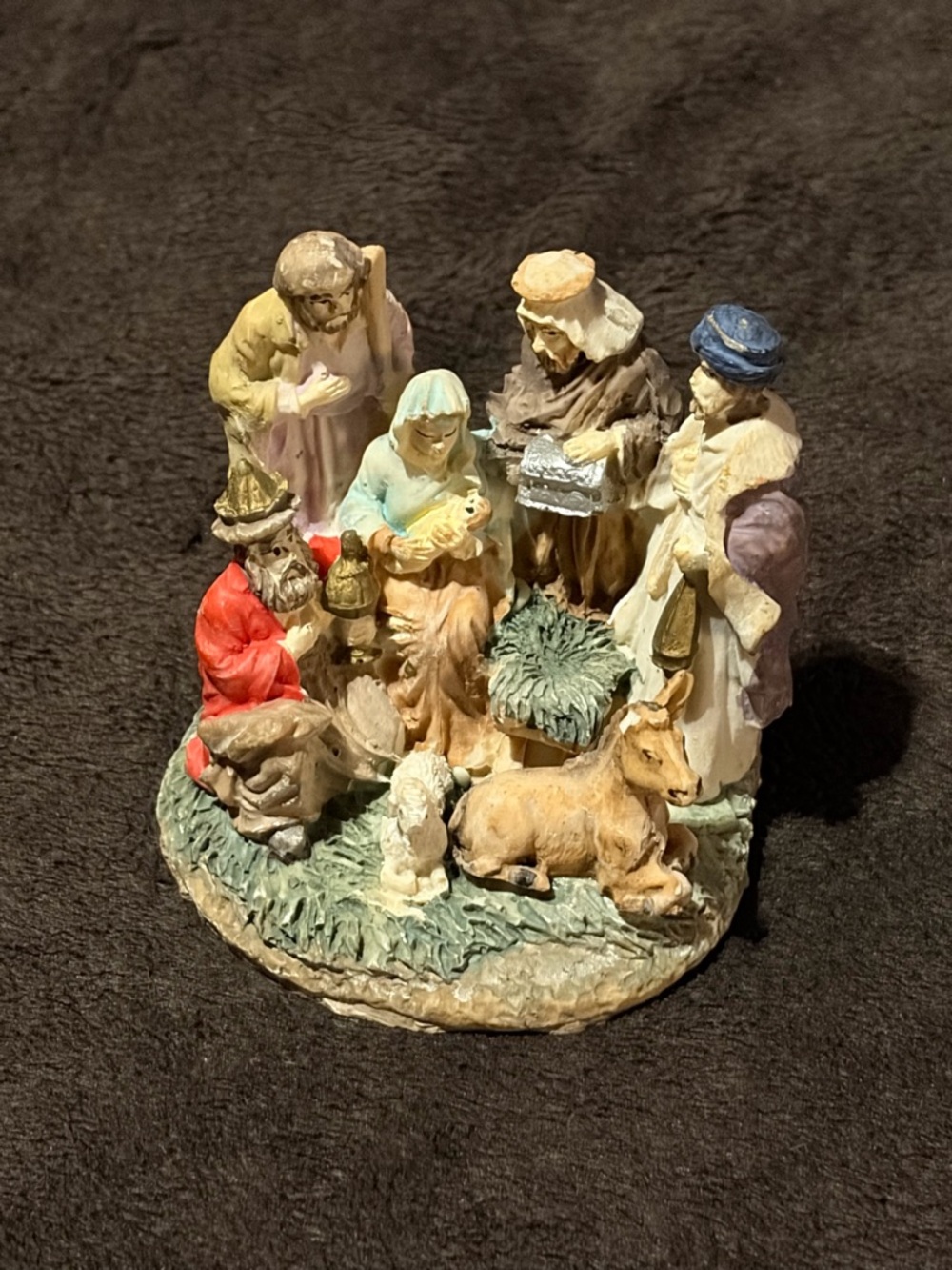 Virgin Mary and Baby Jesus with the Magi Statue